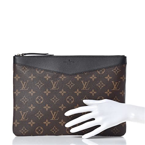 louis vuitton monogram daily pouch